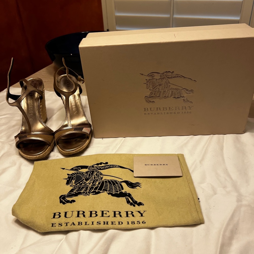 Burberry WEDGES. size 6.5